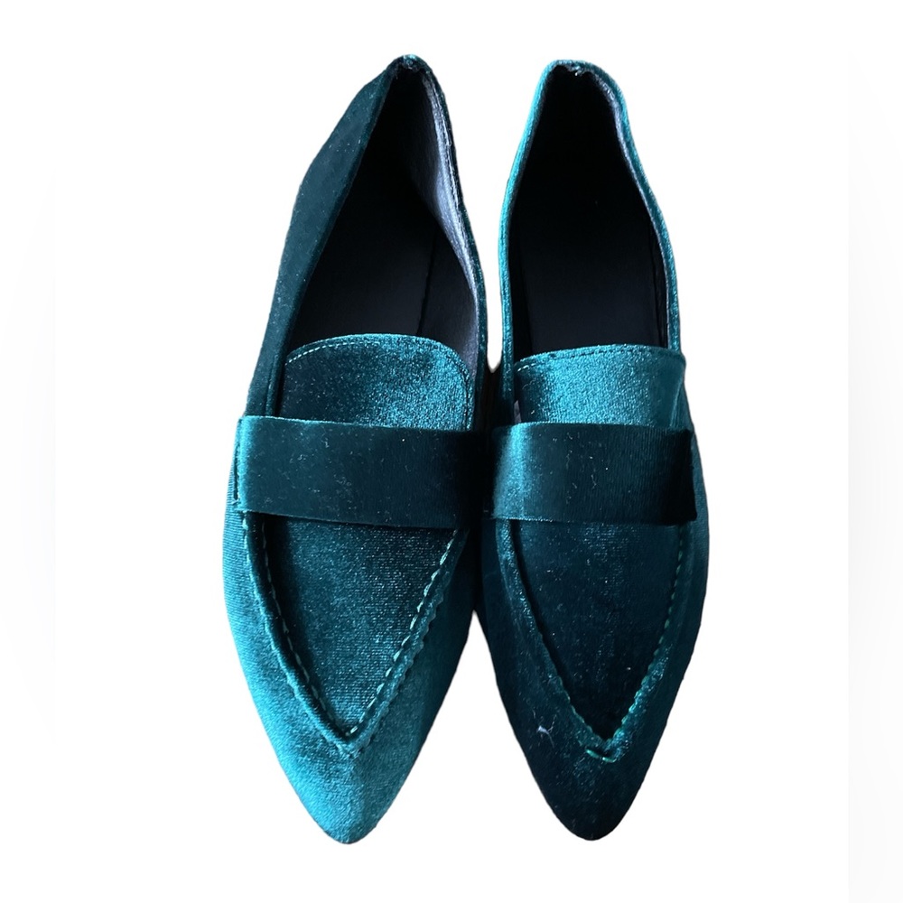 Fashion Faux Green Suede Flats (Sz 42 - Fits like a 41)